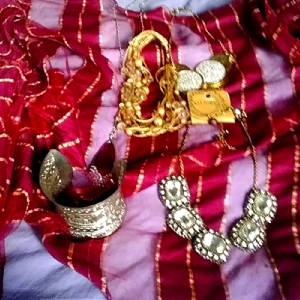 Women's Necklaces And Bracelets Bundle/Lot